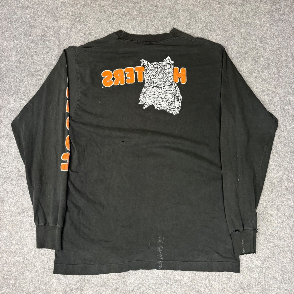 Vintage Hooters Long Sleeve Shirt Mall of America Bloomington Black Distressed - Picture 7 of 7
